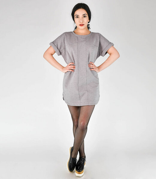 Fräulein Stachelbeere Langes Sweatshirt Kleid in grau Fräulein Stachelbeere Langes Sweatshirt Kleid mit Kapuze