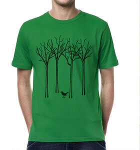 Vogel im Wald T-Shirt für Männer in Grün & Schwarz - Picopoc